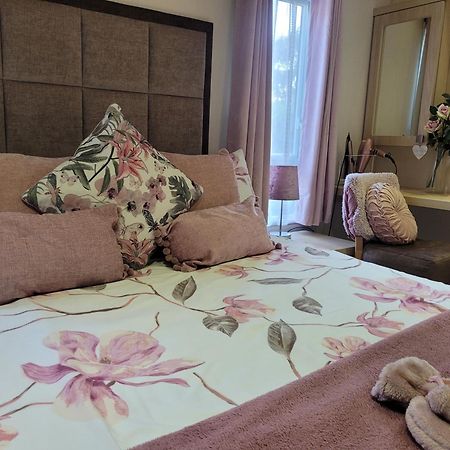 Beautiful 2 Bedroom Caravan, Holiday Park Tenby Saint Florence Εξωτερικό φωτογραφία