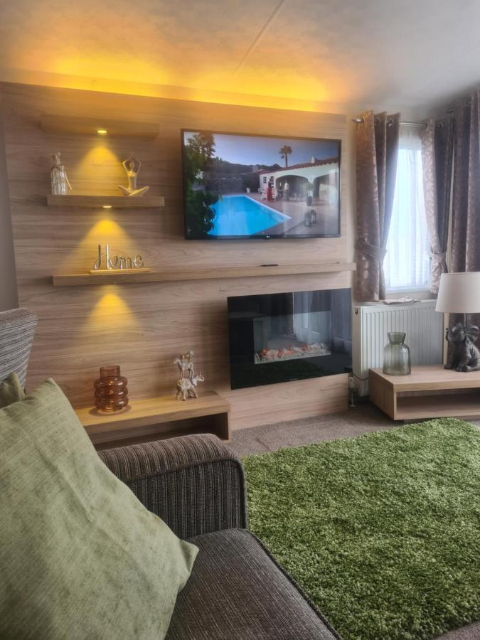 Beautiful 2 Bedroom Caravan, Holiday Park Tenby Saint Florence Εξωτερικό φωτογραφία