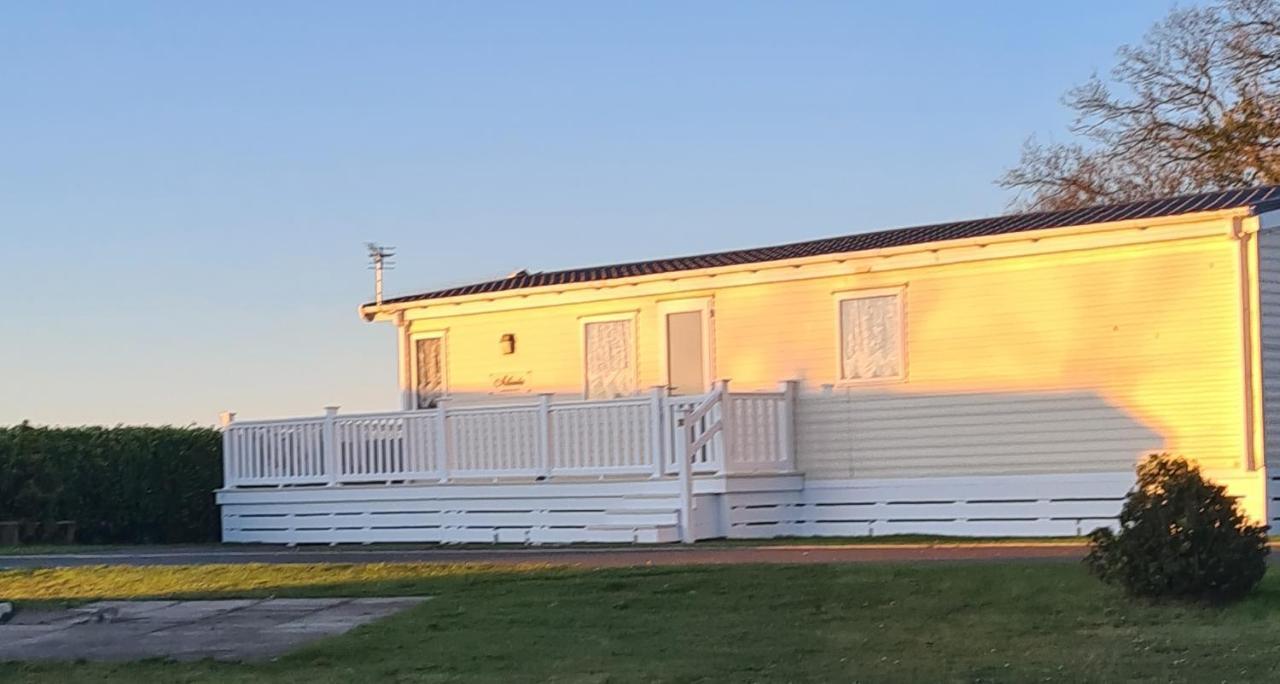 Beautiful 2 Bedroom Caravan, Holiday Park Tenby Saint Florence Εξωτερικό φωτογραφία
