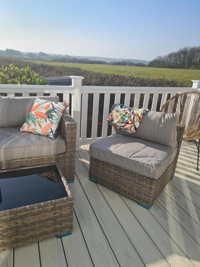 Beautiful 2 Bedroom Caravan, Holiday Park Tenby Saint Florence Εξωτερικό φωτογραφία