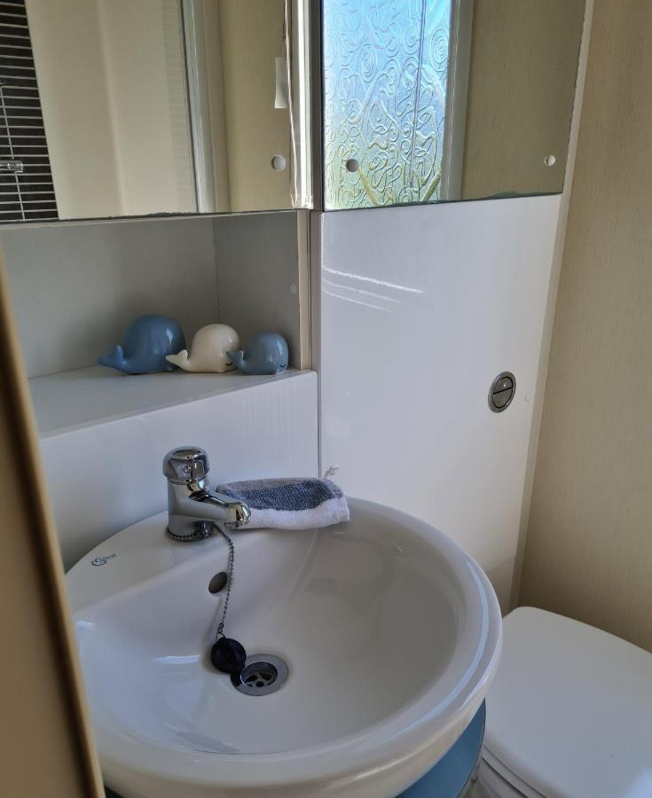 Beautiful 2 Bedroom Caravan, Holiday Park Tenby Saint Florence Εξωτερικό φωτογραφία