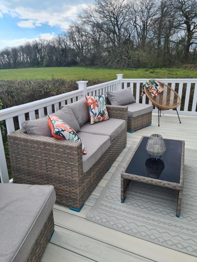 Beautiful 2 Bedroom Caravan, Holiday Park Tenby Saint Florence Εξωτερικό φωτογραφία