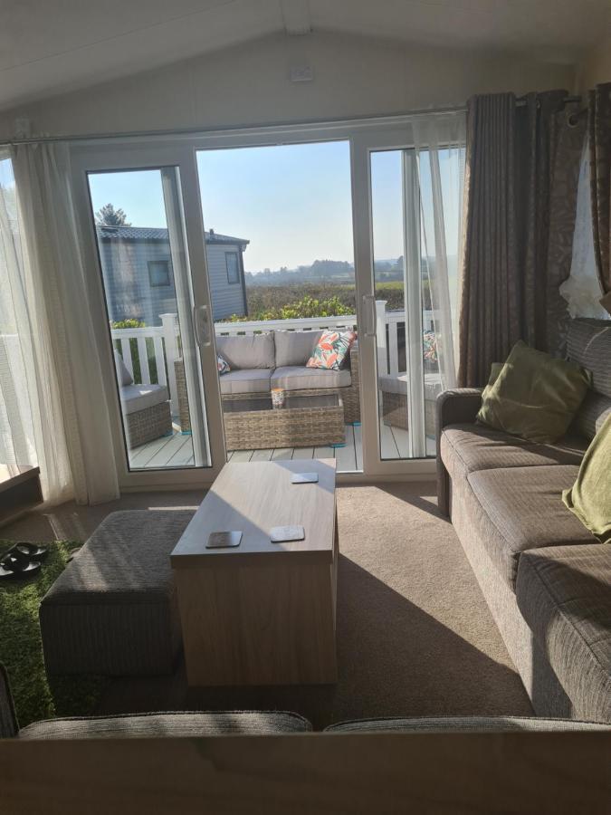Beautiful 2 Bedroom Caravan, Holiday Park Tenby Saint Florence Εξωτερικό φωτογραφία
