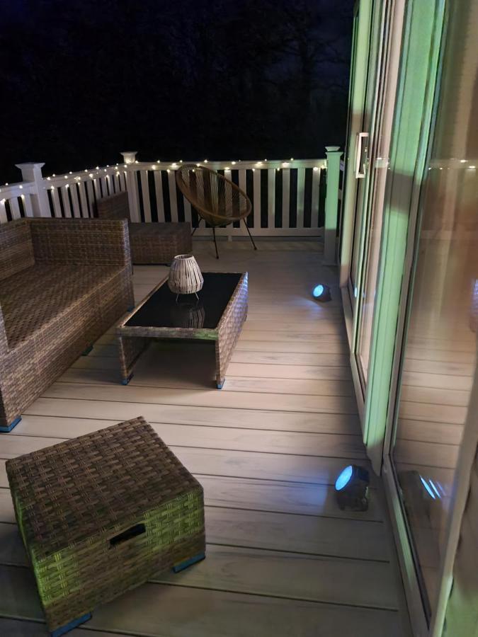 Beautiful 2 Bedroom Caravan, Holiday Park Tenby Saint Florence Εξωτερικό φωτογραφία