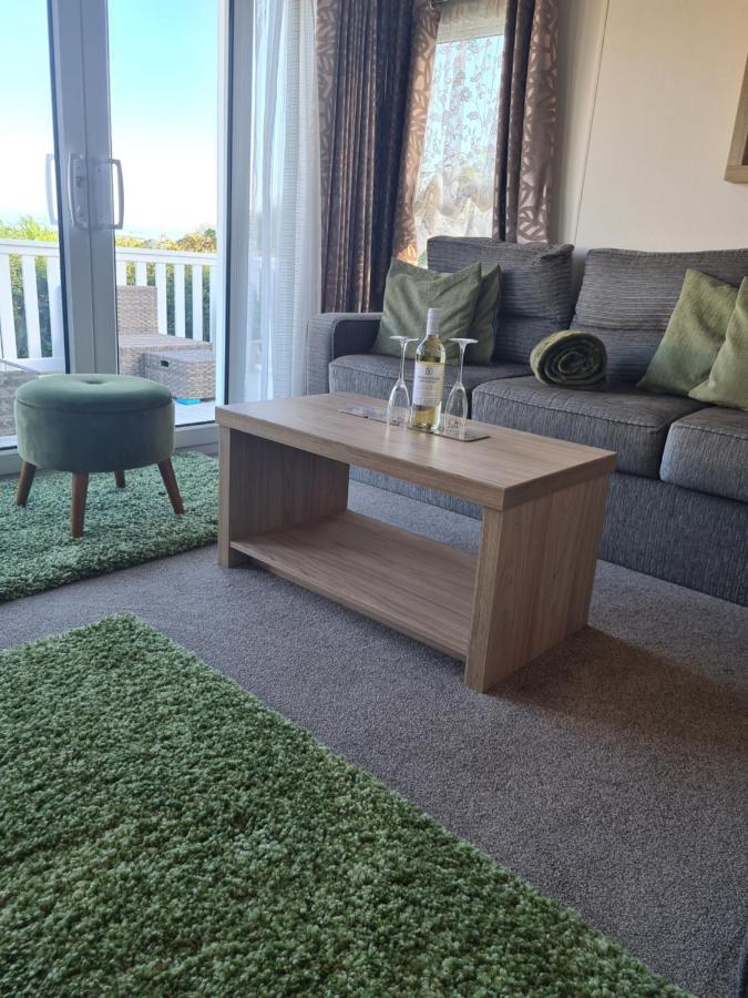 Beautiful 2 Bedroom Caravan, Holiday Park Tenby Saint Florence Εξωτερικό φωτογραφία