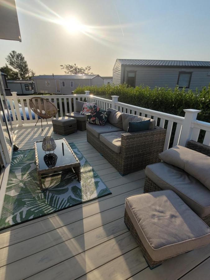 Beautiful 2 Bedroom Caravan, Holiday Park Tenby Saint Florence Εξωτερικό φωτογραφία