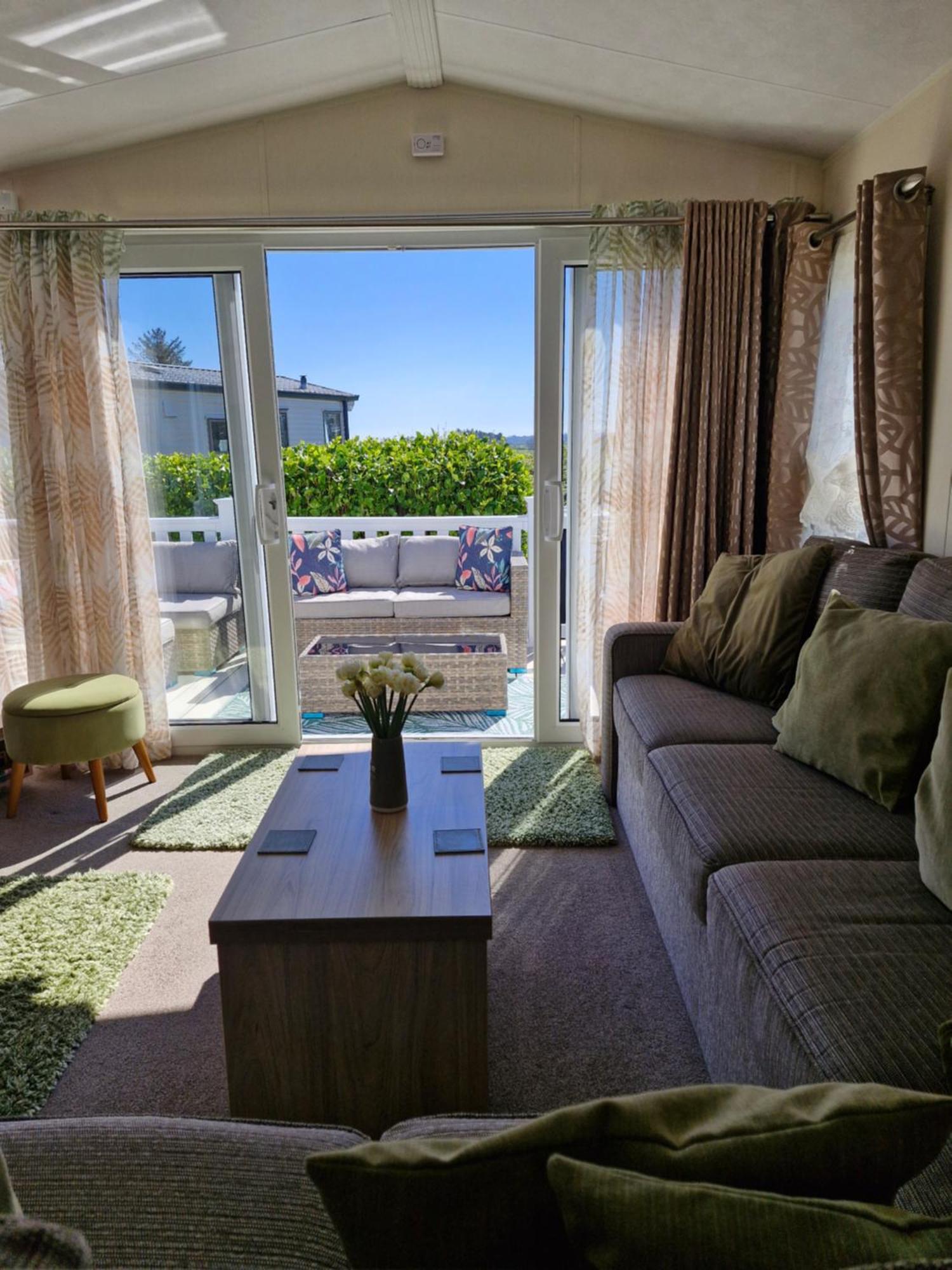 Beautiful 2 Bedroom Caravan, Holiday Park Tenby Saint Florence Εξωτερικό φωτογραφία
